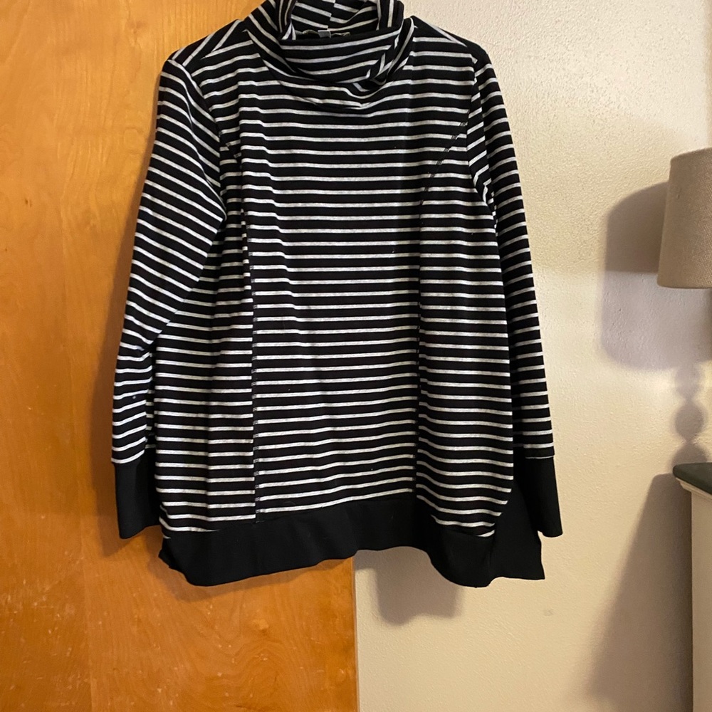 Shirt - Picture 2 of 7